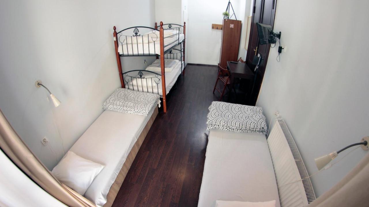 Pit Stop Hostel Познань Экстерьер фото