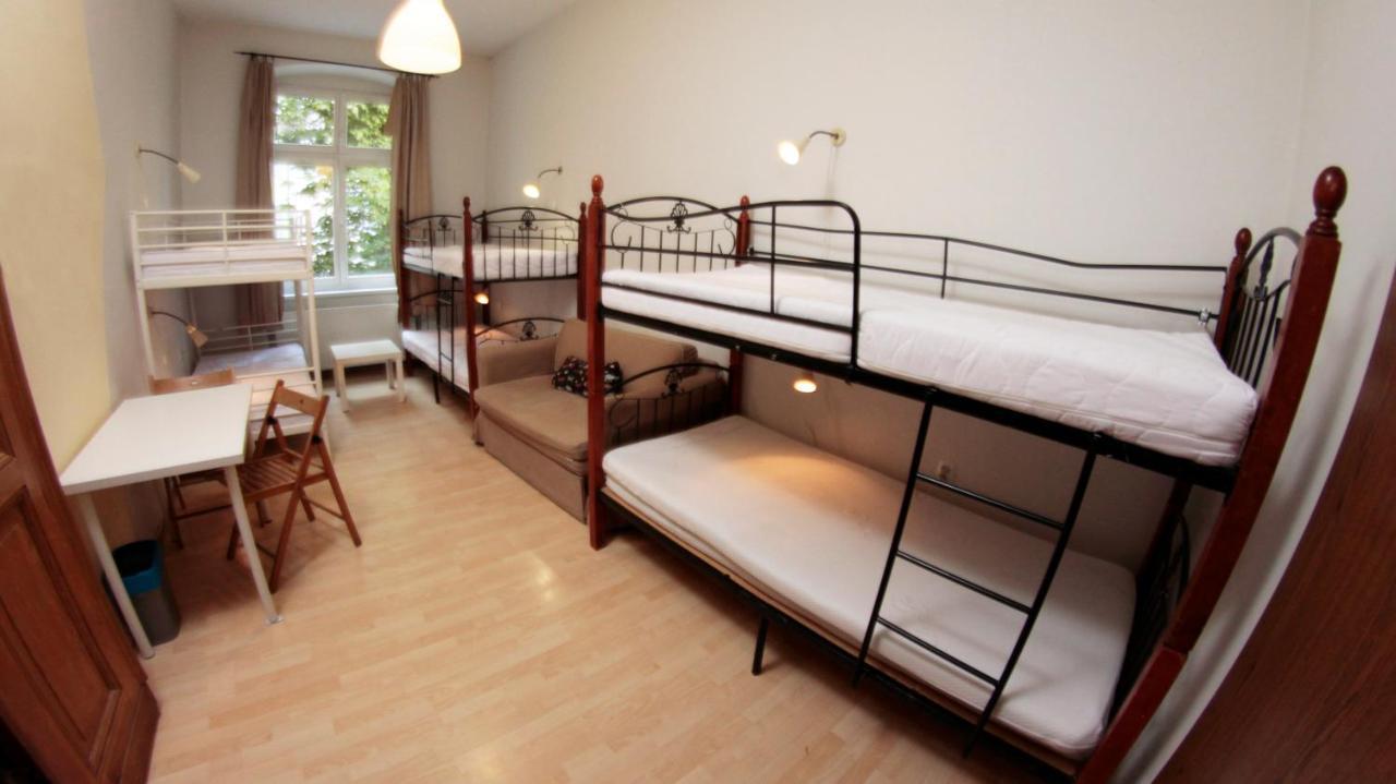 Pit Stop Hostel Познань Экстерьер фото