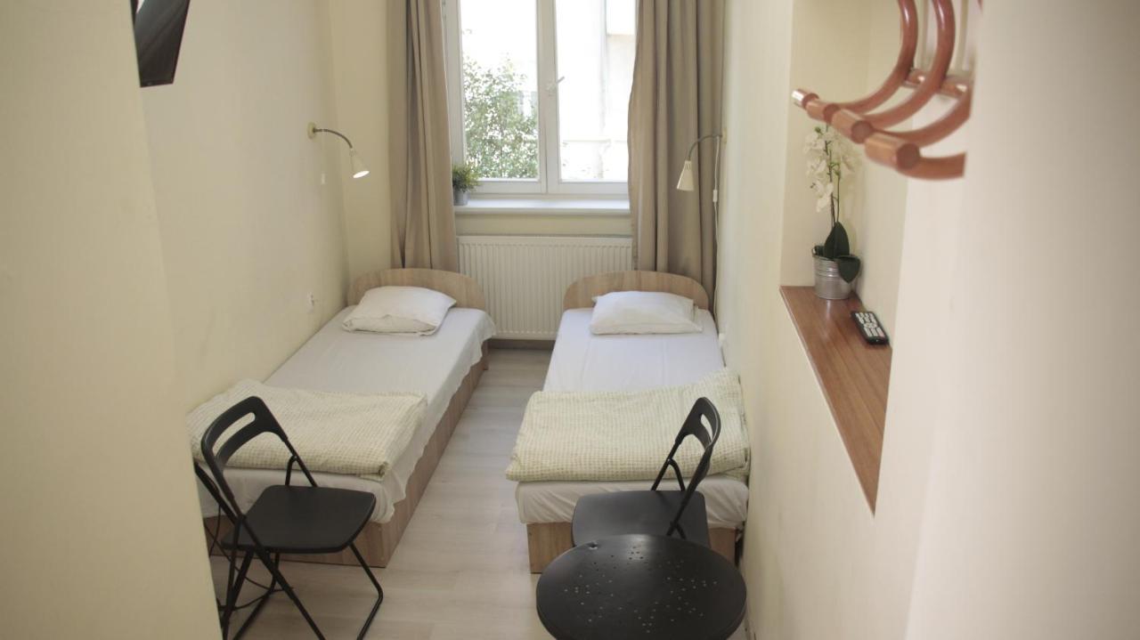 Pit Stop Hostel Познань Экстерьер фото