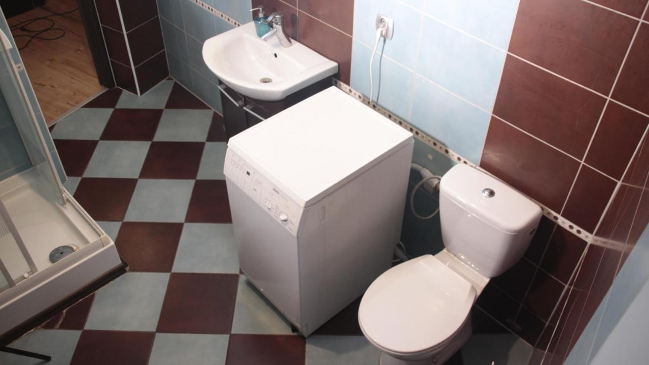 Pit Stop Hostel Познань Экстерьер фото
