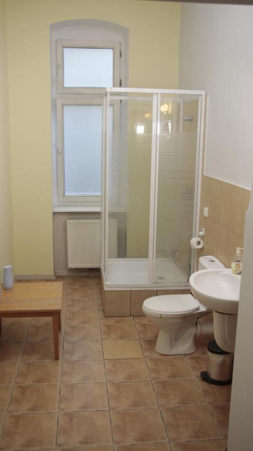 Pit Stop Hostel Познань Экстерьер фото